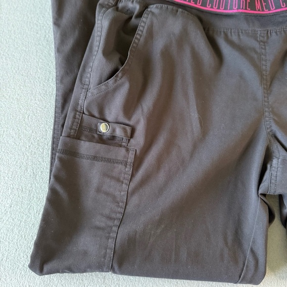 Med Couture Teal Green V-Neck Scrub Top and black pants set size Large - Picture 12 of 16